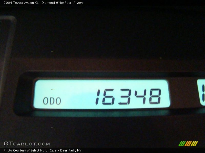 Diamond White Pearl / Ivory 2004 Toyota Avalon XL