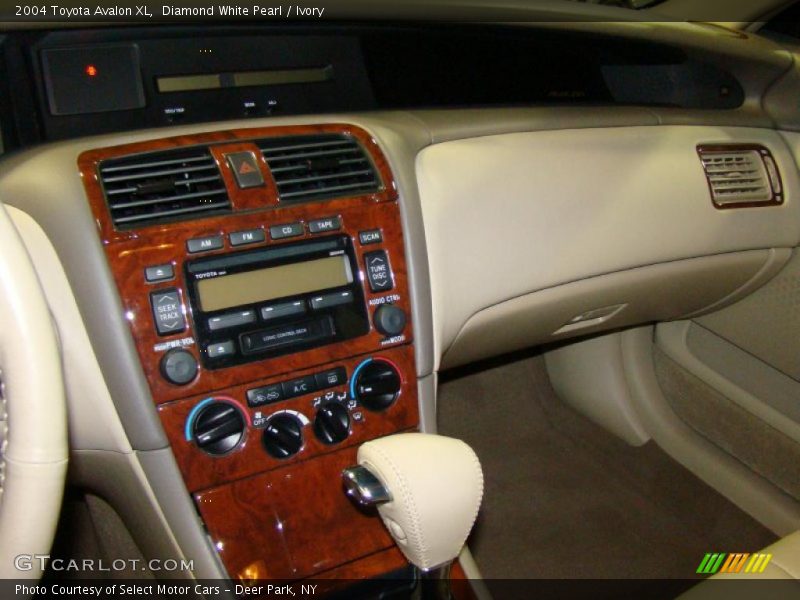 Diamond White Pearl / Ivory 2004 Toyota Avalon XL