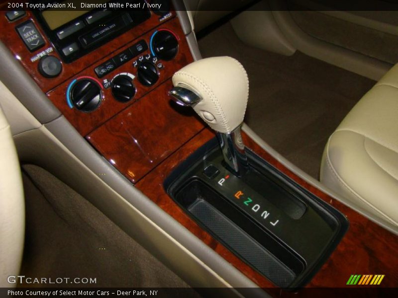 Diamond White Pearl / Ivory 2004 Toyota Avalon XL