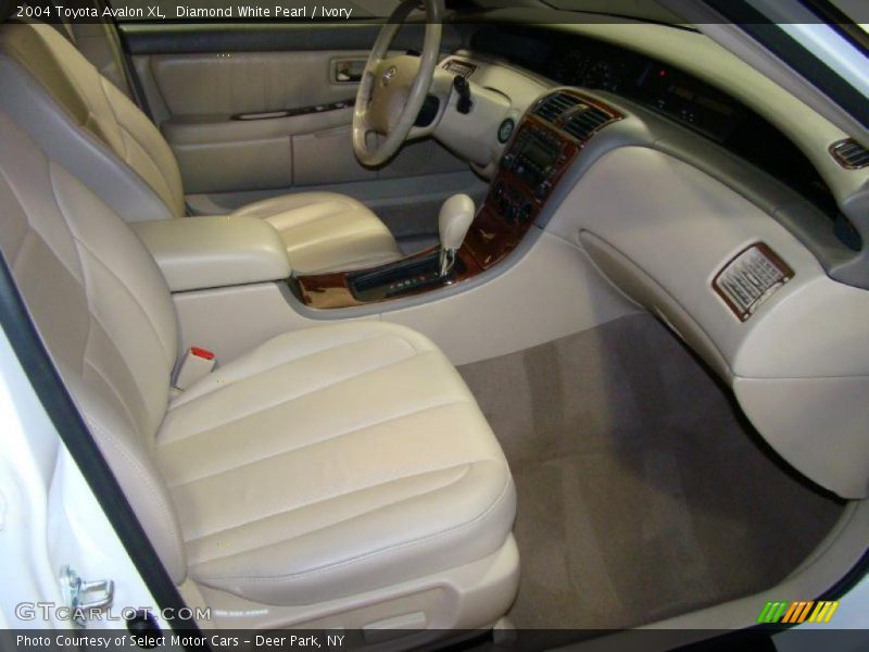 Diamond White Pearl / Ivory 2004 Toyota Avalon XL