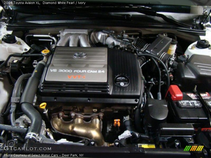 Diamond White Pearl / Ivory 2004 Toyota Avalon XL