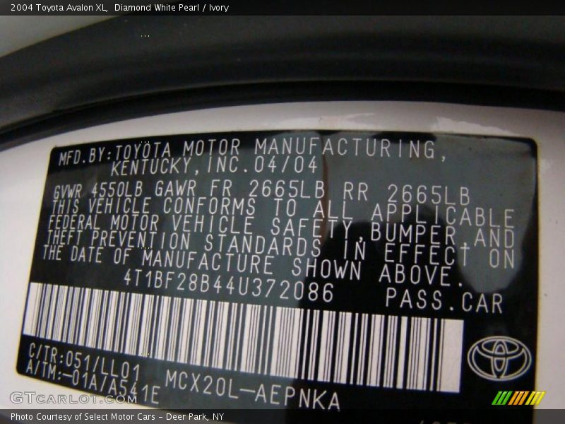Diamond White Pearl / Ivory 2004 Toyota Avalon XL