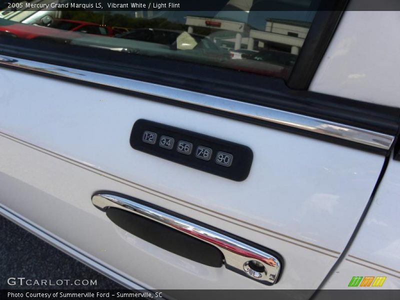 Vibrant White / Light Flint 2005 Mercury Grand Marquis LS