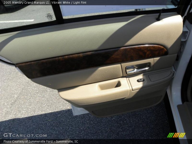 Vibrant White / Light Flint 2005 Mercury Grand Marquis LS