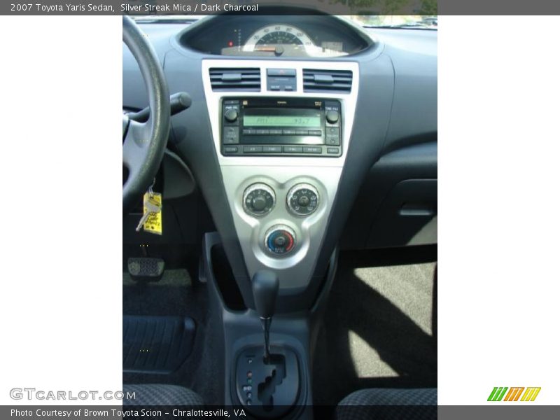 Silver Streak Mica / Dark Charcoal 2007 Toyota Yaris Sedan