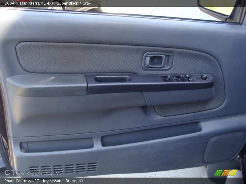 Super Black / Gray 2004 Nissan Xterra XE 4x4