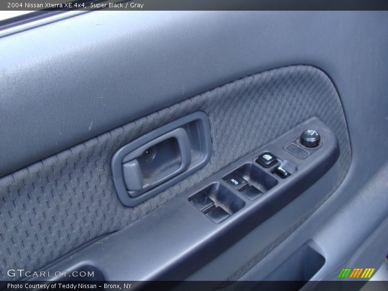Super Black / Gray 2004 Nissan Xterra XE 4x4