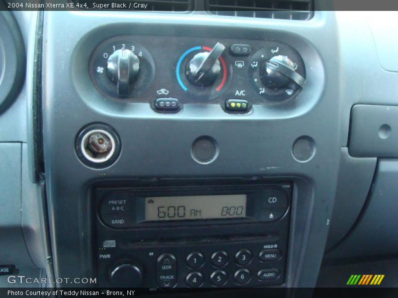 Super Black / Gray 2004 Nissan Xterra XE 4x4