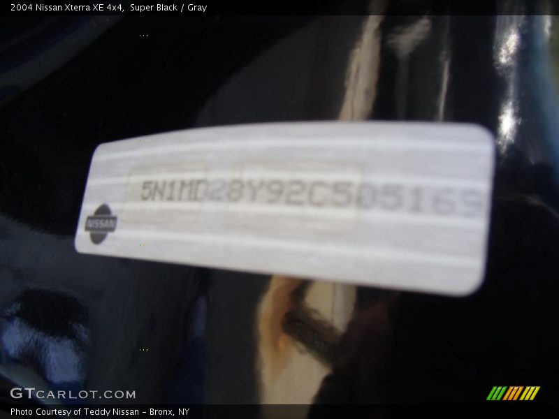 Super Black / Gray 2004 Nissan Xterra XE 4x4