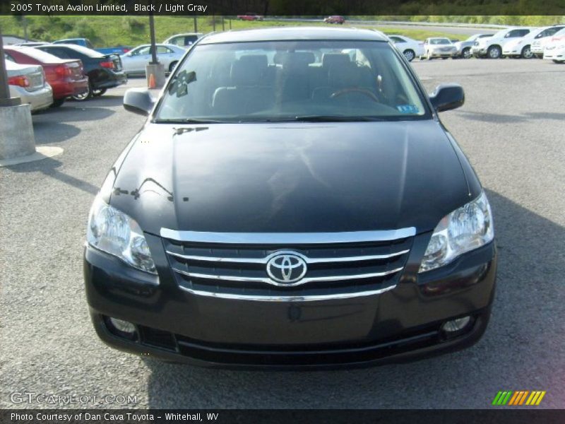Black / Light Gray 2005 Toyota Avalon Limited
