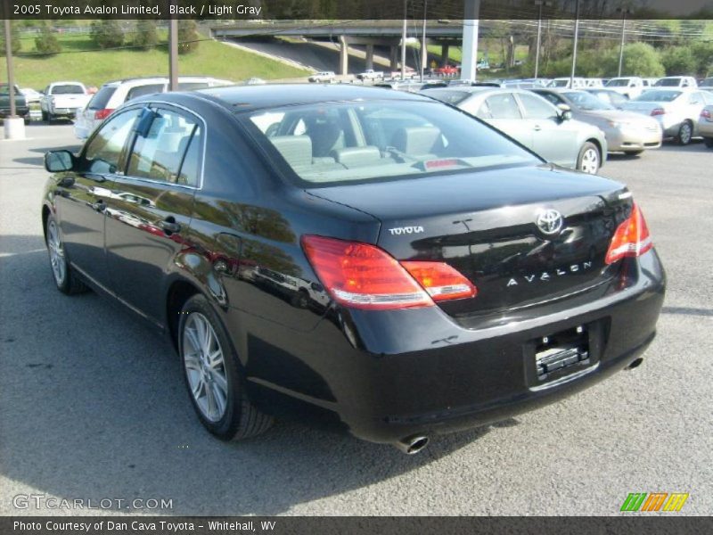Black / Light Gray 2005 Toyota Avalon Limited