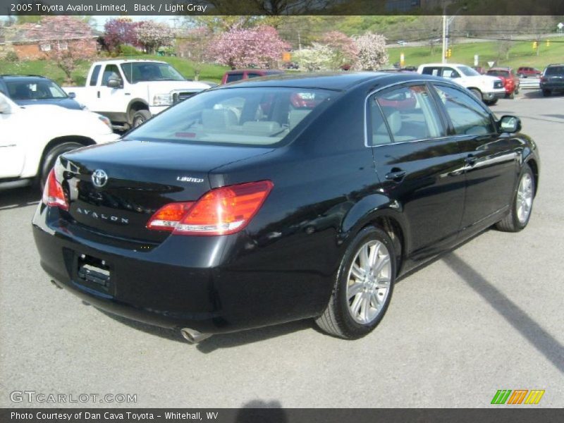 Black / Light Gray 2005 Toyota Avalon Limited