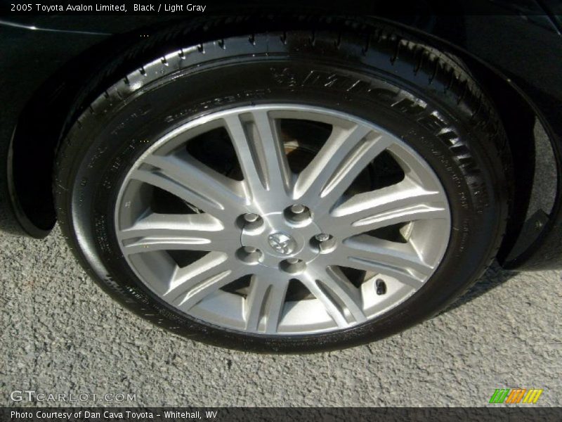 Black / Light Gray 2005 Toyota Avalon Limited