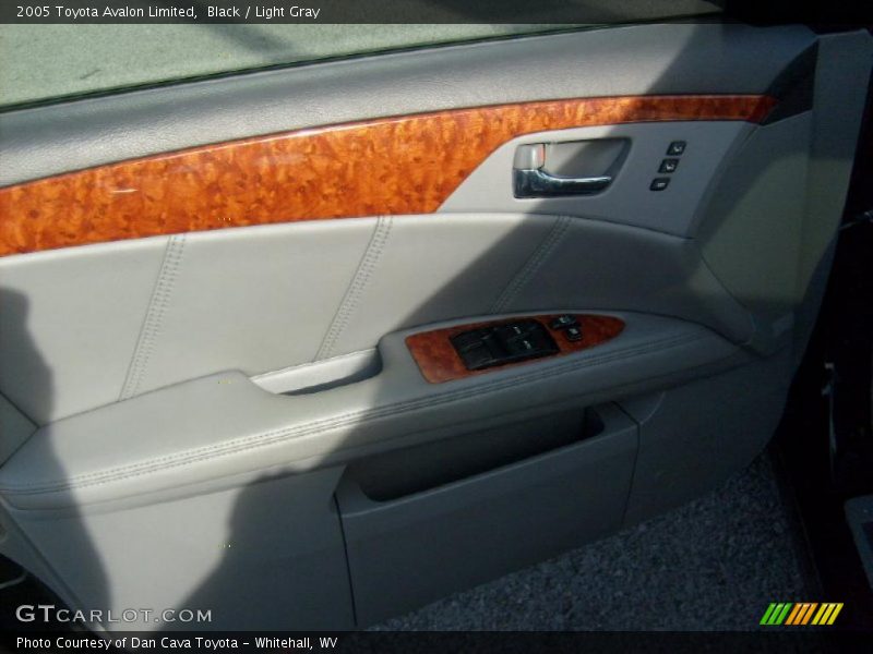 Black / Light Gray 2005 Toyota Avalon Limited