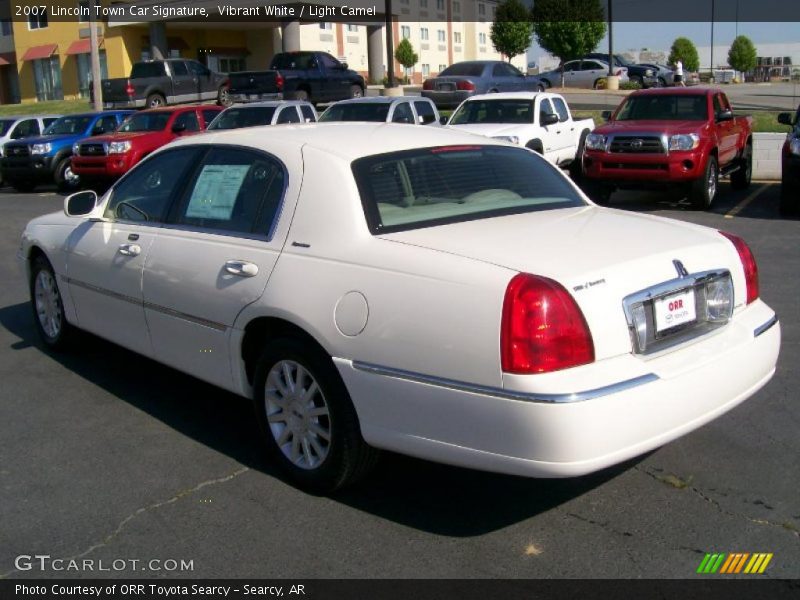 Vibrant White / Light Camel 2007 Lincoln Town Car Signature