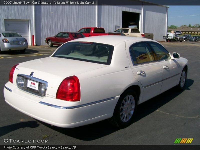 Vibrant White / Light Camel 2007 Lincoln Town Car Signature