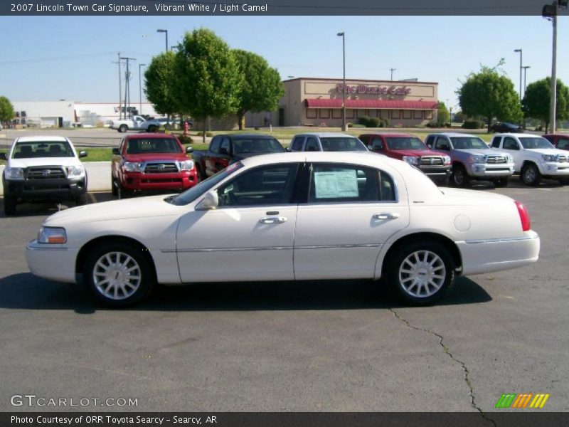 Vibrant White / Light Camel 2007 Lincoln Town Car Signature