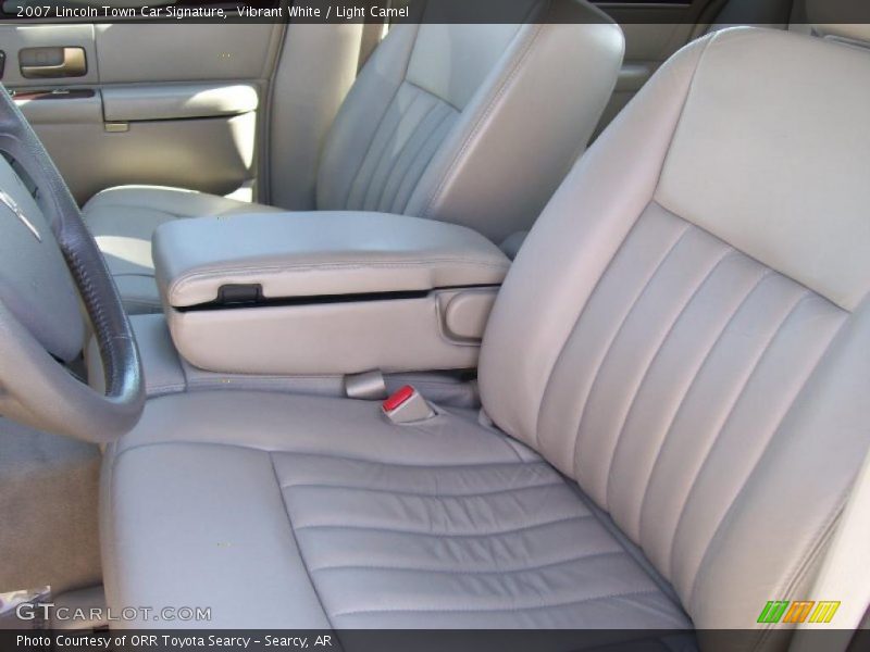 Vibrant White / Light Camel 2007 Lincoln Town Car Signature