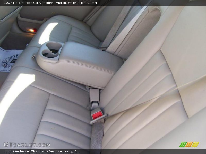 Vibrant White / Light Camel 2007 Lincoln Town Car Signature