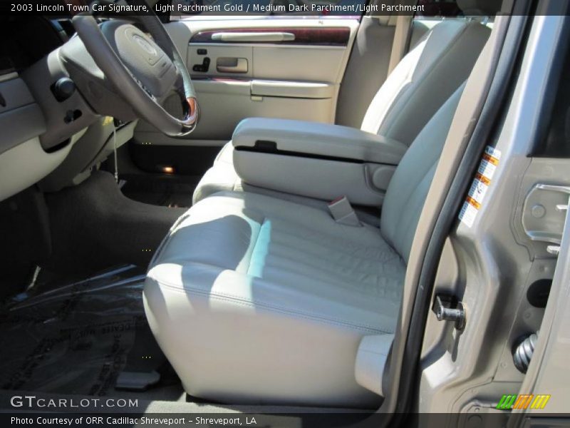 Light Parchment Gold / Medium Dark Parchment/Light Parchment 2003 Lincoln Town Car Signature