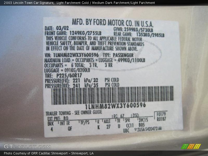 Light Parchment Gold / Medium Dark Parchment/Light Parchment 2003 Lincoln Town Car Signature