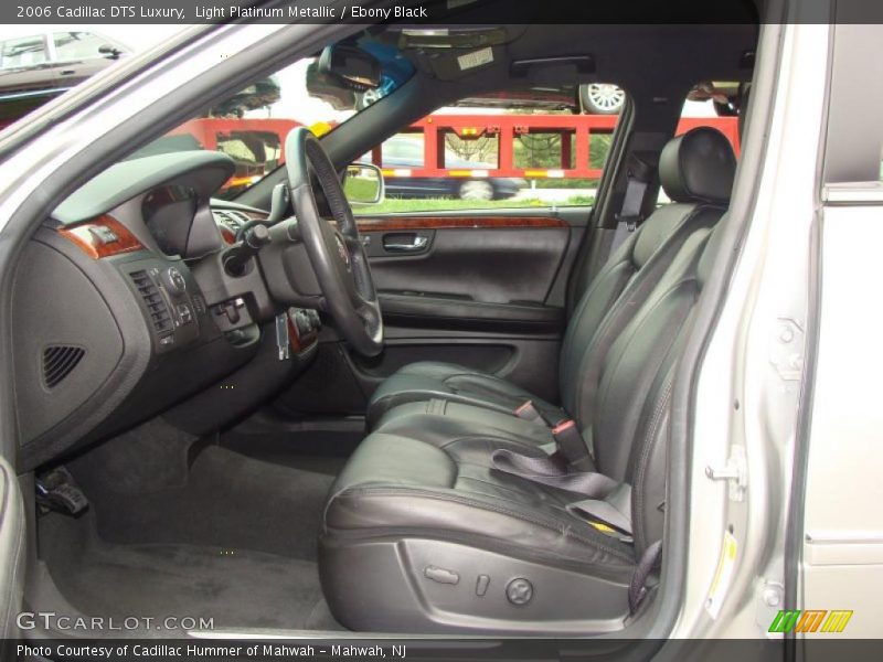 Light Platinum Metallic / Ebony Black 2006 Cadillac DTS Luxury