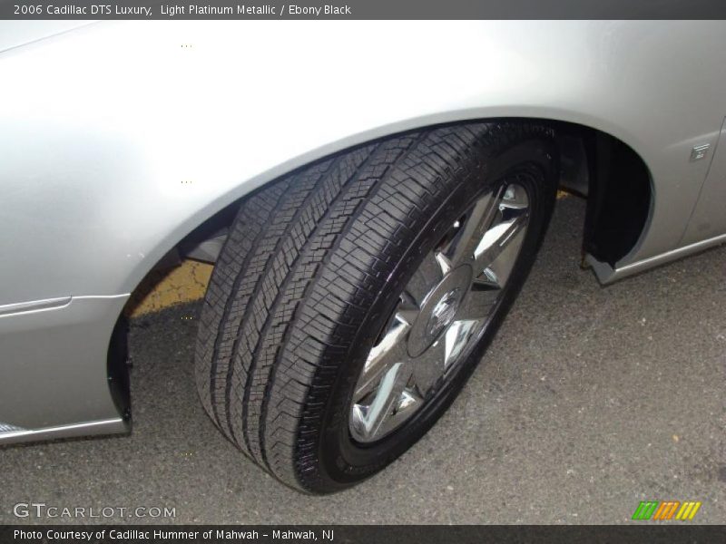Light Platinum Metallic / Ebony Black 2006 Cadillac DTS Luxury