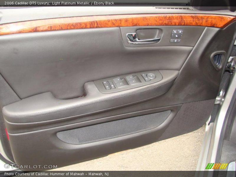 Light Platinum Metallic / Ebony Black 2006 Cadillac DTS Luxury