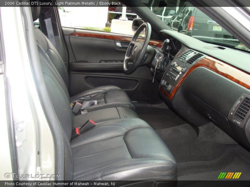Light Platinum Metallic / Ebony Black 2006 Cadillac DTS Luxury