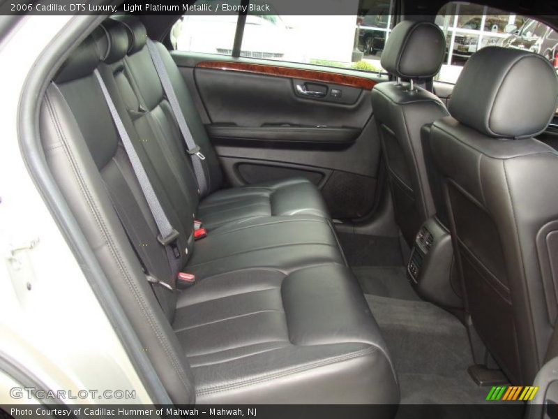 Light Platinum Metallic / Ebony Black 2006 Cadillac DTS Luxury