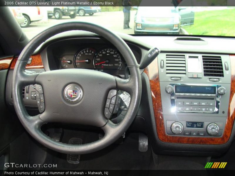 Light Platinum Metallic / Ebony Black 2006 Cadillac DTS Luxury