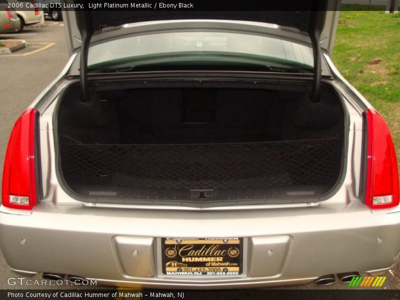 Light Platinum Metallic / Ebony Black 2006 Cadillac DTS Luxury