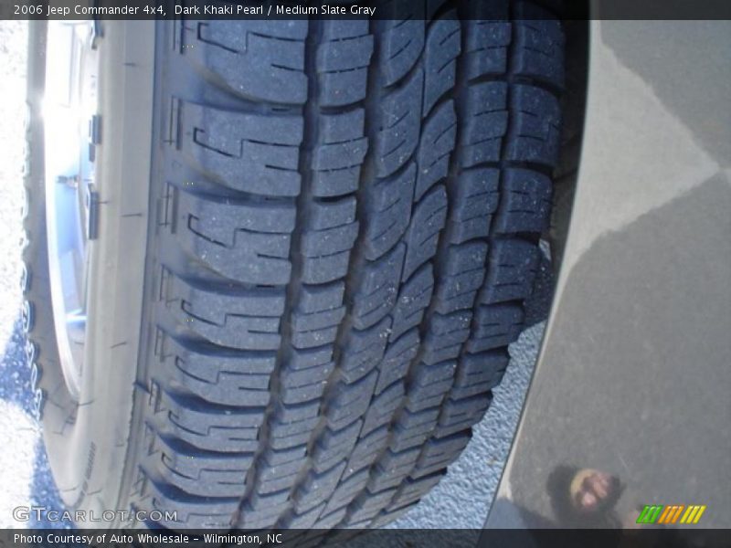 Dark Khaki Pearl / Medium Slate Gray 2006 Jeep Commander 4x4