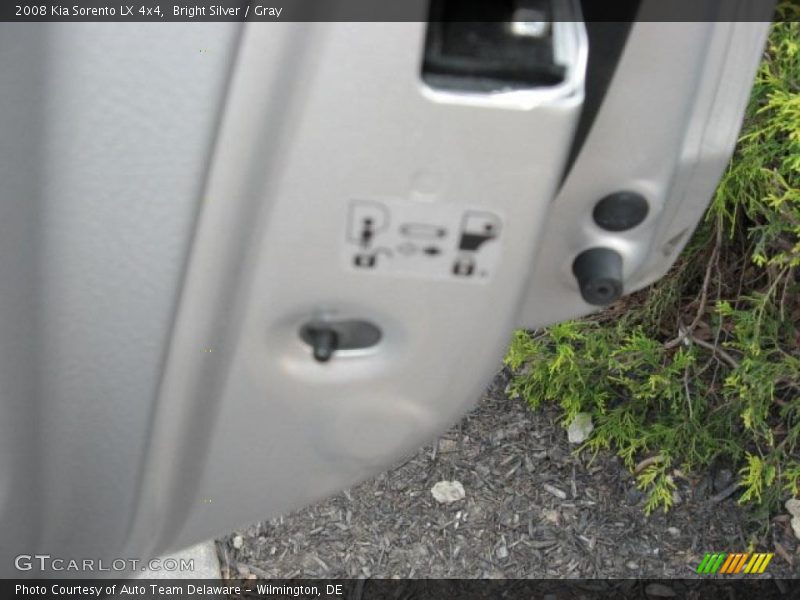 Bright Silver / Gray 2008 Kia Sorento LX 4x4