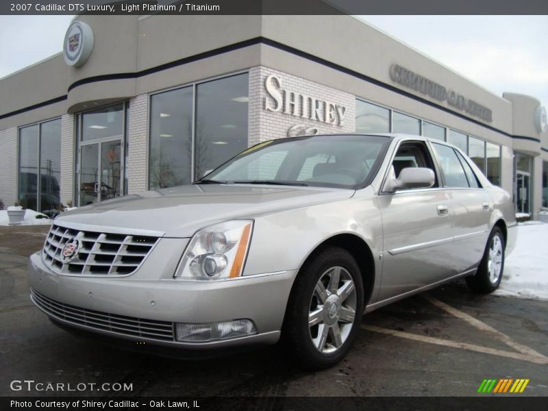 Light Platinum / Titanium 2007 Cadillac DTS Luxury