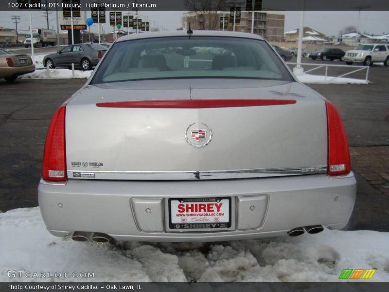 Light Platinum / Titanium 2007 Cadillac DTS Luxury