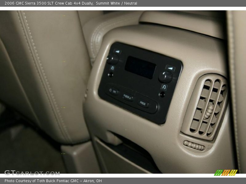 Summit White / Neutral 2006 GMC Sierra 3500 SLT Crew Cab 4x4 Dually