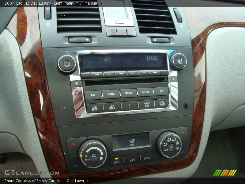 Light Platinum / Titanium 2007 Cadillac DTS Luxury