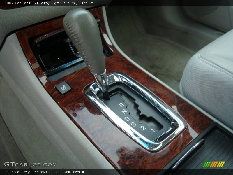 Light Platinum / Titanium 2007 Cadillac DTS Luxury