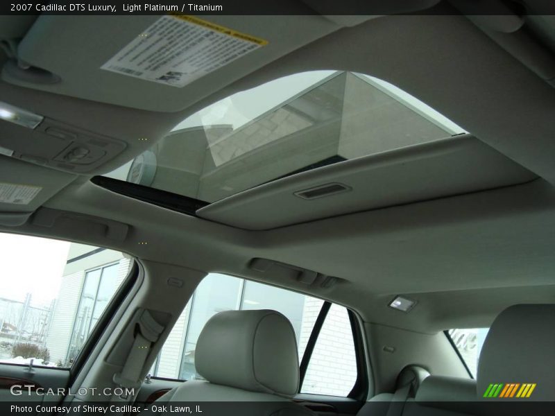 Light Platinum / Titanium 2007 Cadillac DTS Luxury