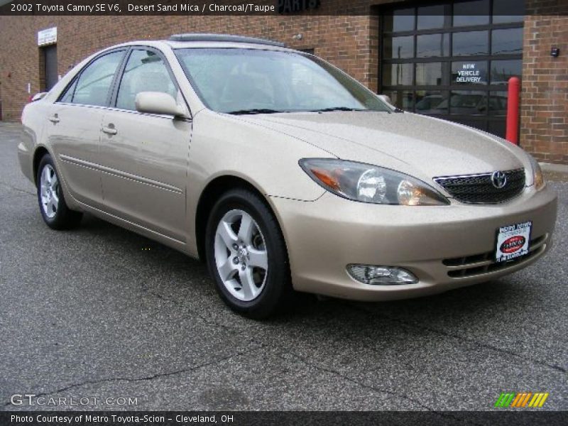 Desert Sand Mica / Charcoal/Taupe 2002 Toyota Camry SE V6