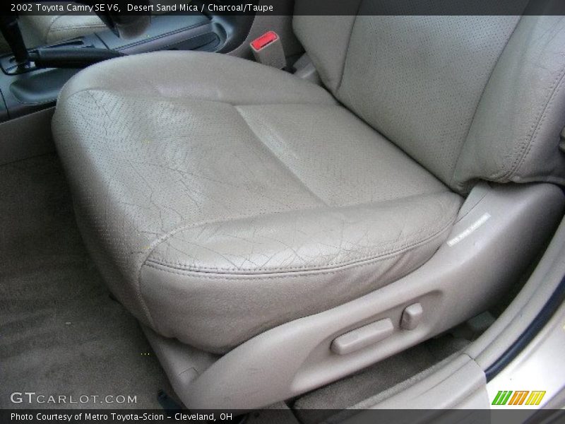 Desert Sand Mica / Charcoal/Taupe 2002 Toyota Camry SE V6