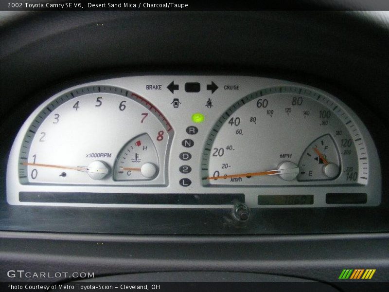 Desert Sand Mica / Charcoal/Taupe 2002 Toyota Camry SE V6