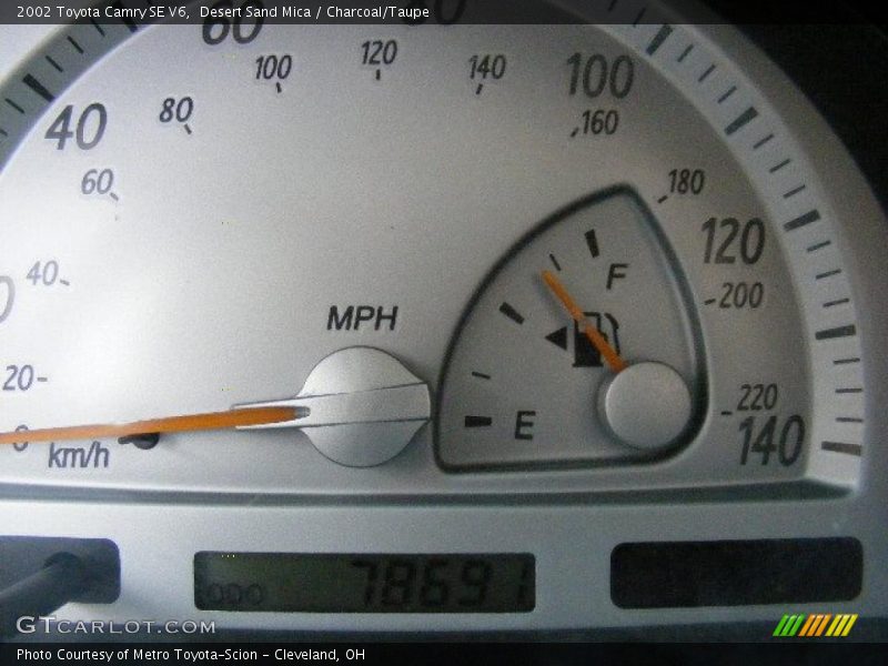 Desert Sand Mica / Charcoal/Taupe 2002 Toyota Camry SE V6