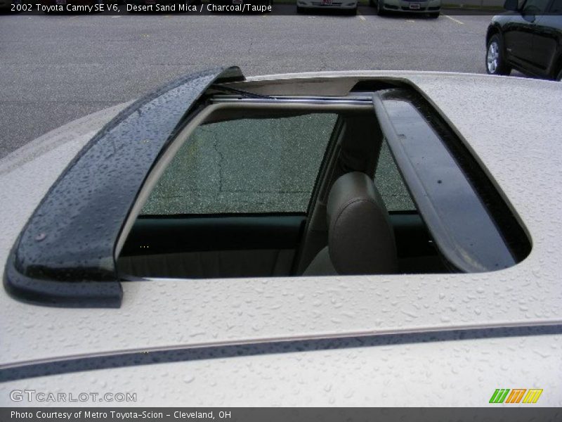 Desert Sand Mica / Charcoal/Taupe 2002 Toyota Camry SE V6