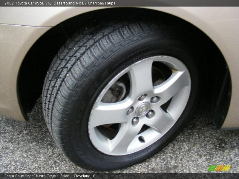 Desert Sand Mica / Charcoal/Taupe 2002 Toyota Camry SE V6
