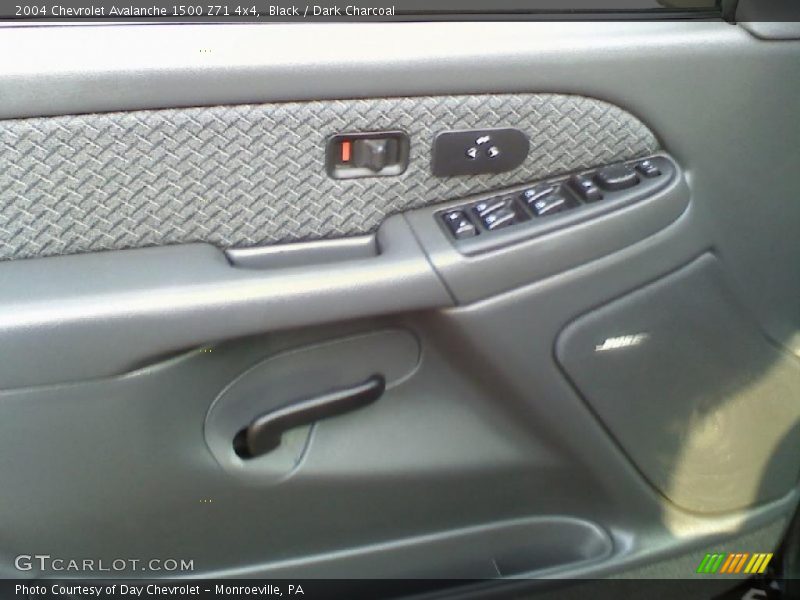 Black / Dark Charcoal 2004 Chevrolet Avalanche 1500 Z71 4x4