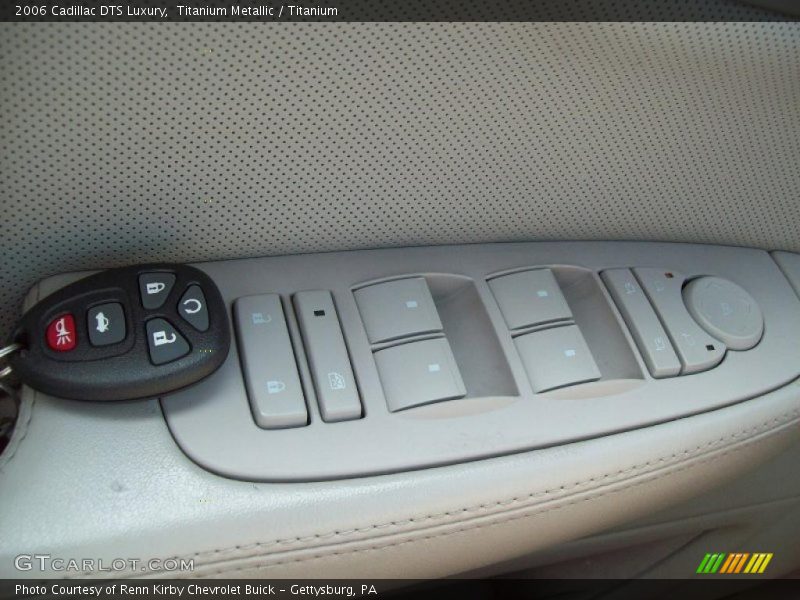 Titanium Metallic / Titanium 2006 Cadillac DTS Luxury