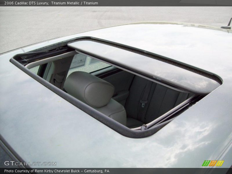 Titanium Metallic / Titanium 2006 Cadillac DTS Luxury