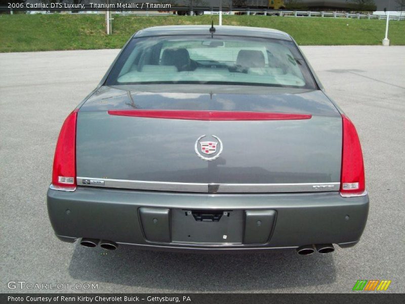 Titanium Metallic / Titanium 2006 Cadillac DTS Luxury